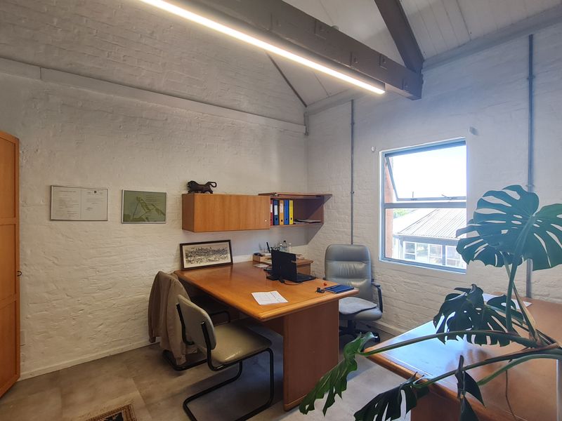 WOODSTOCK OFFICE | FULLY RENOVATED | READY TO MOVE IN - Photo 3