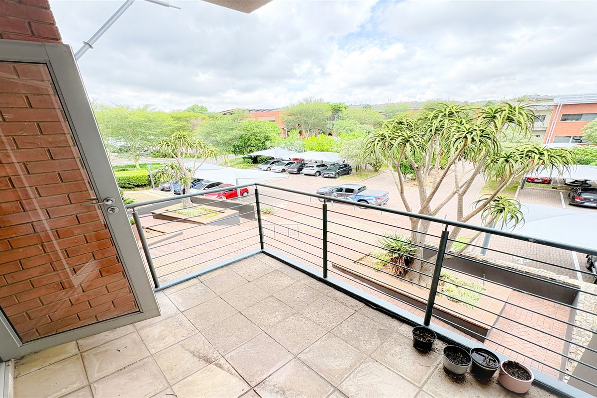 422m2 office space to let in Bedfordview - Photo 3