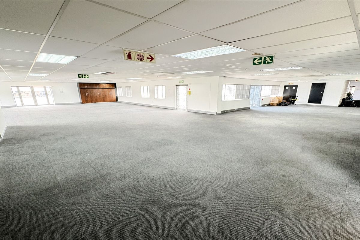 422m2 office space to let in Bedfordview - Photo 2