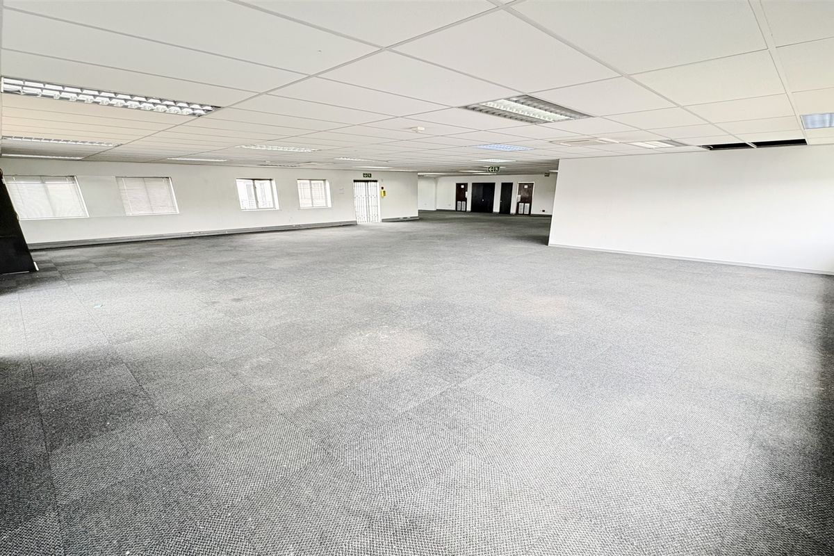 422m2 office space to let in Bedfordview - Photo 4