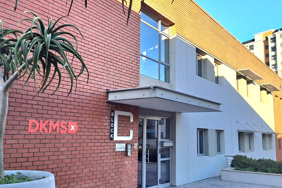 Ground Floor Office to let in Century City - Photo 2