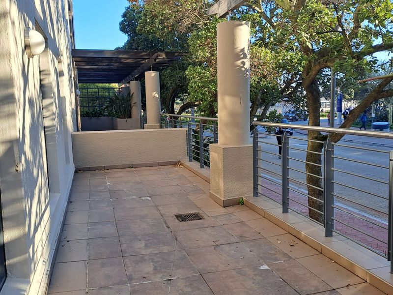 Ground floor Office Space to Let in Century City - Photo 3