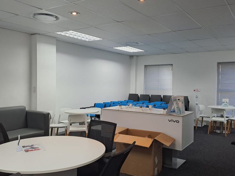 Ground floor Office Space to Let in Century City - Photo 9