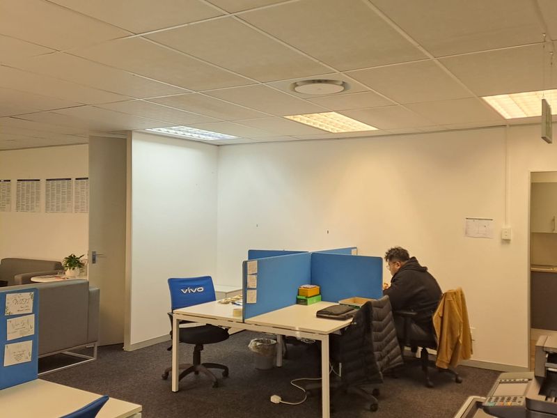 Ground floor Office Space to Let in Century City - Photo 7