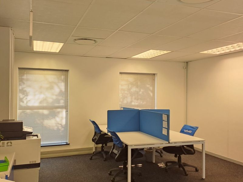 Ground floor Office Space to Let in Century City - Photo 5