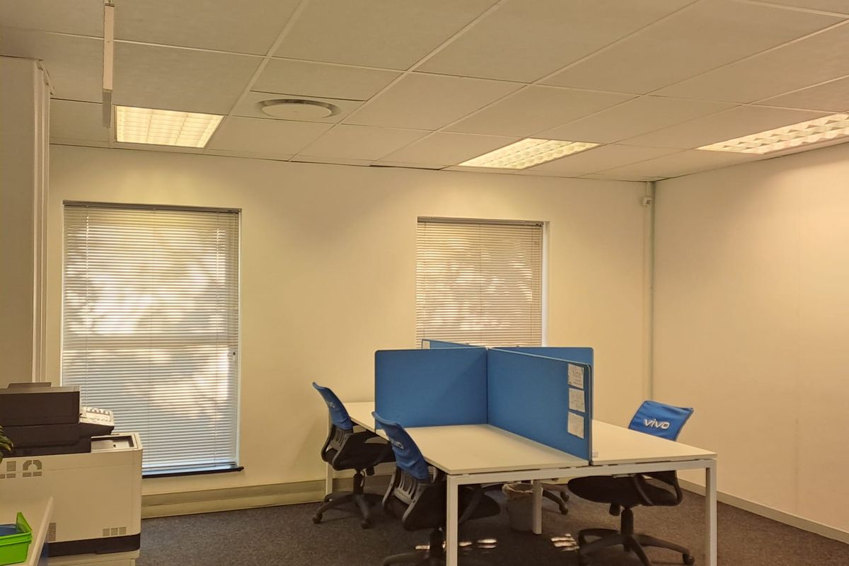 Ground floor Office Space to Let in Century City - Photo 5