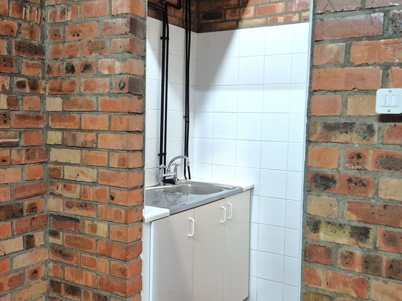 MANHATTAN PLACE |4TH FLOOR | CENTRAL & SECURE| CBD - Photo 5