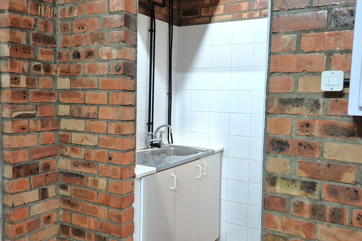 MANHATTAN PLACE |4TH FLOOR | CENTRAL & SECURE| CBD - Photo 5