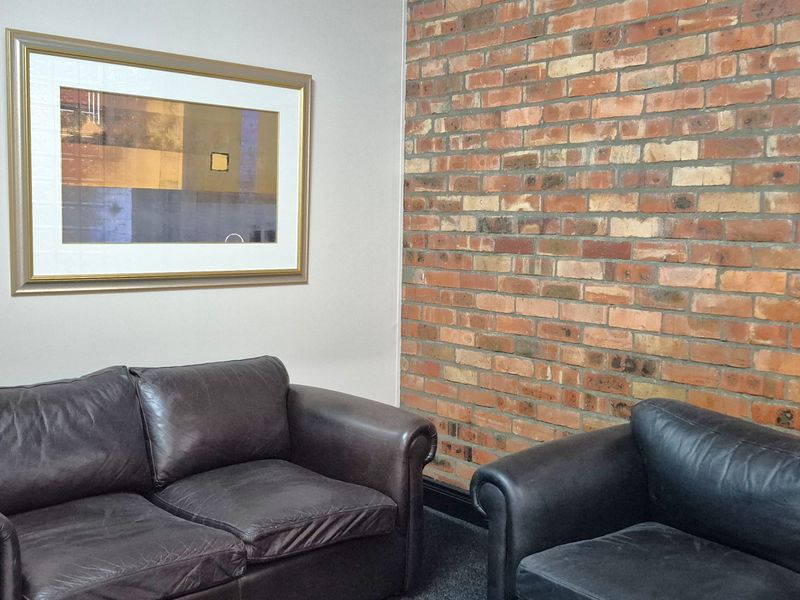 MANHATTAN PLACE |4TH FLOOR | CENTRAL & SECURE| CBD - Photo 2