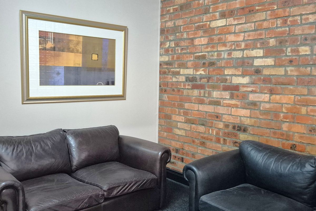 MANHATTAN PLACE |4TH FLOOR | CENTRAL & SECURE| CBD - Photo 2