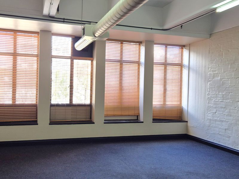 MANHATTAN PLACE |4TH FLOOR | CENTRAL & SECURE| CBD - Photo 7