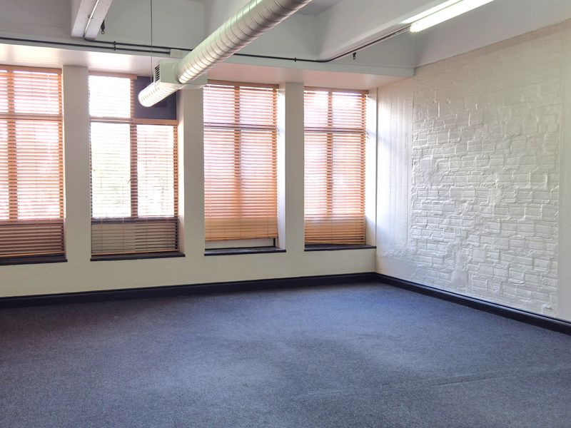 MANHATTAN PLACE |4TH FLOOR | CENTRAL & SECURE| CBD - Photo 3