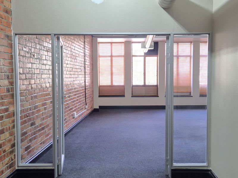 MANHATTAN PLACE |4TH FLOOR | CENTRAL & SECURE| CBD - Photo 6