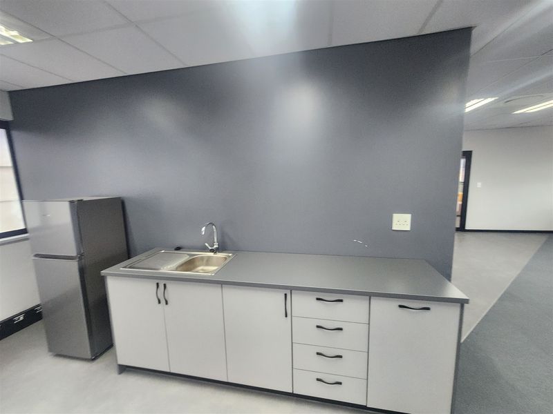 Offices to lo let Sandton - Photo 6