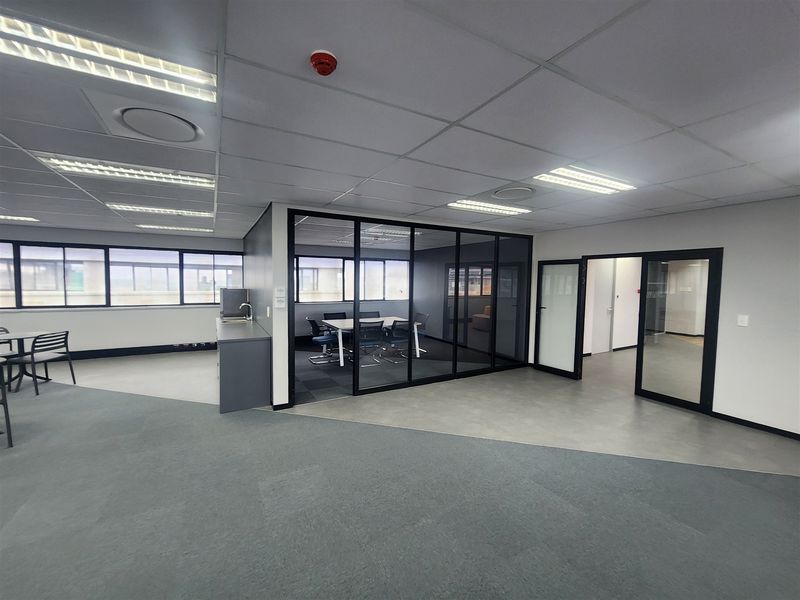 Offices to lo let Sandton - Photo 4