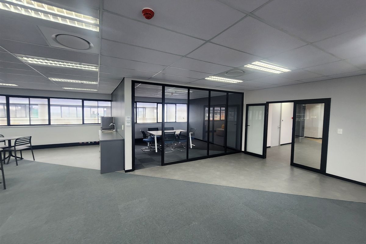 Offices to lo let Sandton - Photo 4