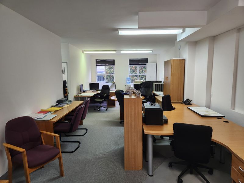SPACIOUS | FIRST FLOOR OFFICE | WESTLAKE SQUARE - Photo 2