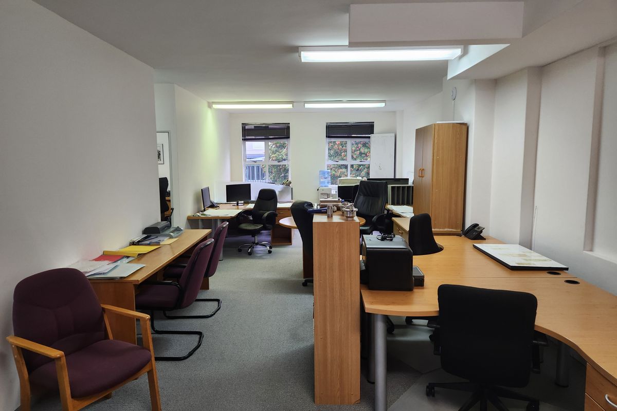 SPACIOUS | FIRST FLOOR OFFICE | WESTLAKE SQUARE - Photo 2