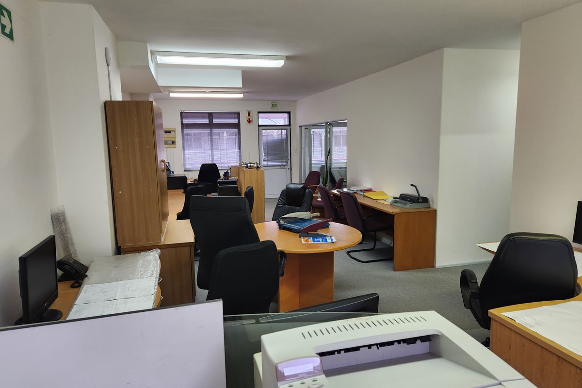 SPACIOUS | FIRST FLOOR OFFICE | WESTLAKE SQUARE - Photo 3