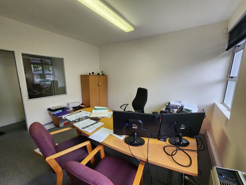 SPACIOUS | FIRST FLOOR OFFICE | WESTLAKE SQUARE - Photo 7