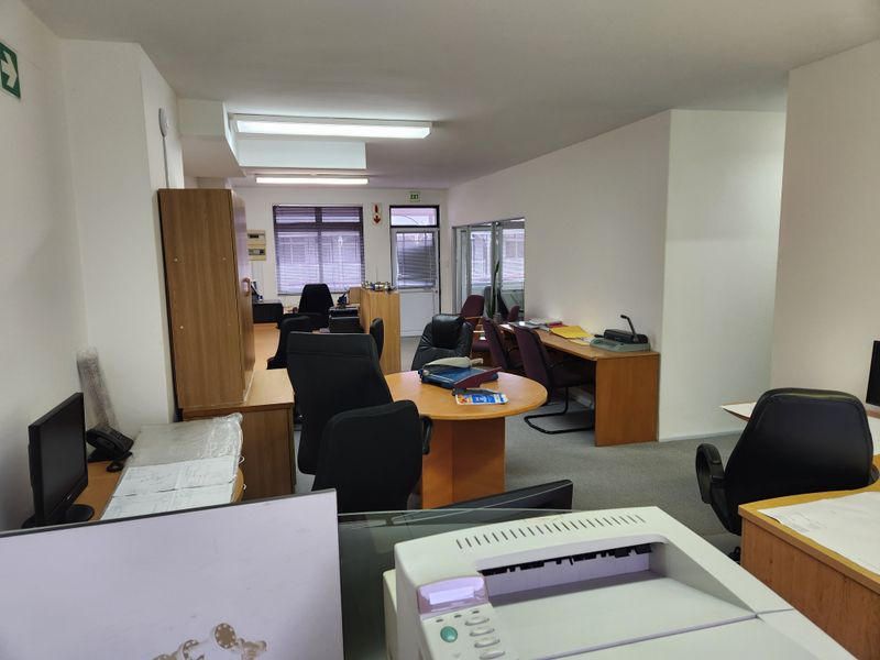 SPACIOUS | FIRST FLOOR OFFICE | WESTLAKE SQUARE - Photo 3