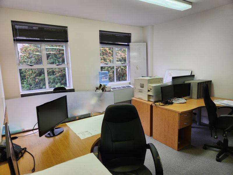 SPACIOUS | FIRST FLOOR OFFICE | WESTLAKE SQUARE - Photo 4