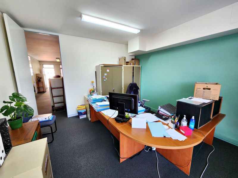 BRIGHT OPEN PLAN | FIRST FLOOR OFFICE | WESTLAKE SQUARE - Photo 5