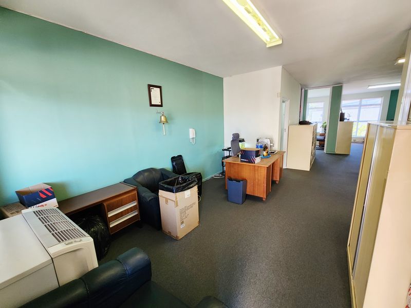 BRIGHT OPEN PLAN | FIRST FLOOR OFFICE | WESTLAKE SQUARE - Photo 4