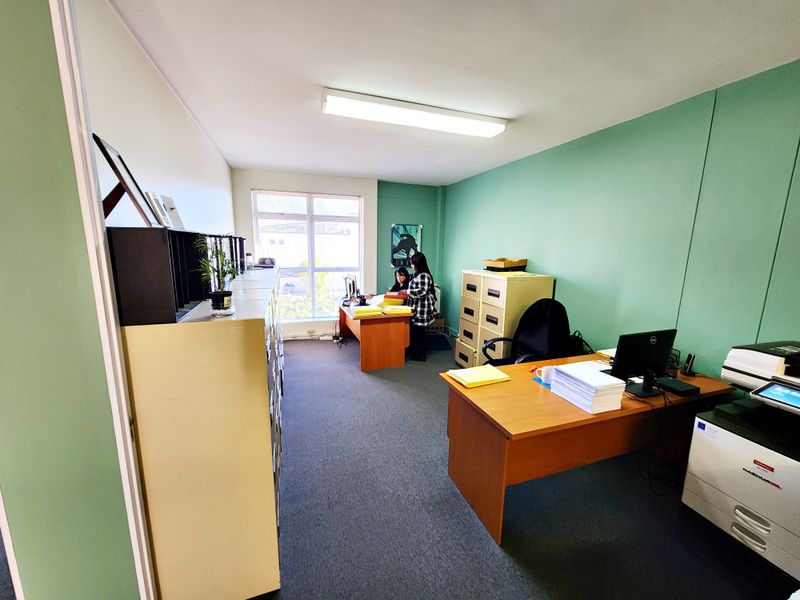 BRIGHT OPEN PLAN | FIRST FLOOR OFFICE | WESTLAKE SQUARE - Photo 7