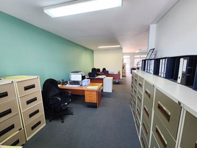 BRIGHT OPEN PLAN | FIRST FLOOR OFFICE | WESTLAKE SQUARE - Photo 8