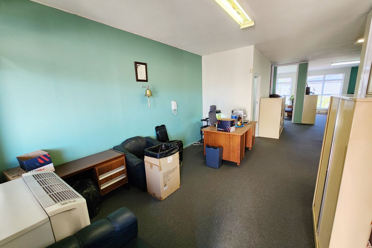 BRIGHT OPEN PLAN | FIRST FLOOR OFFICE | WESTLAKE SQUARE - Photo 4