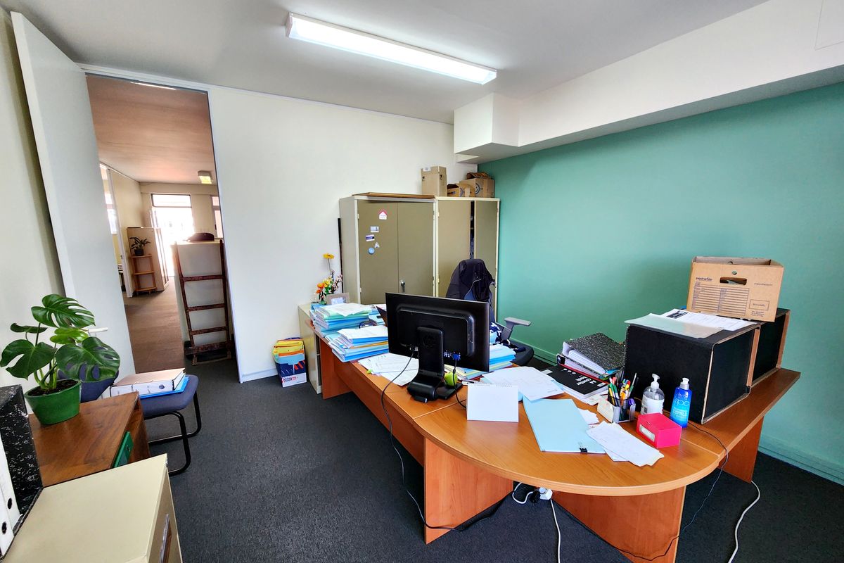 BRIGHT OPEN PLAN | FIRST FLOOR OFFICE | WESTLAKE SQUARE - Photo 5