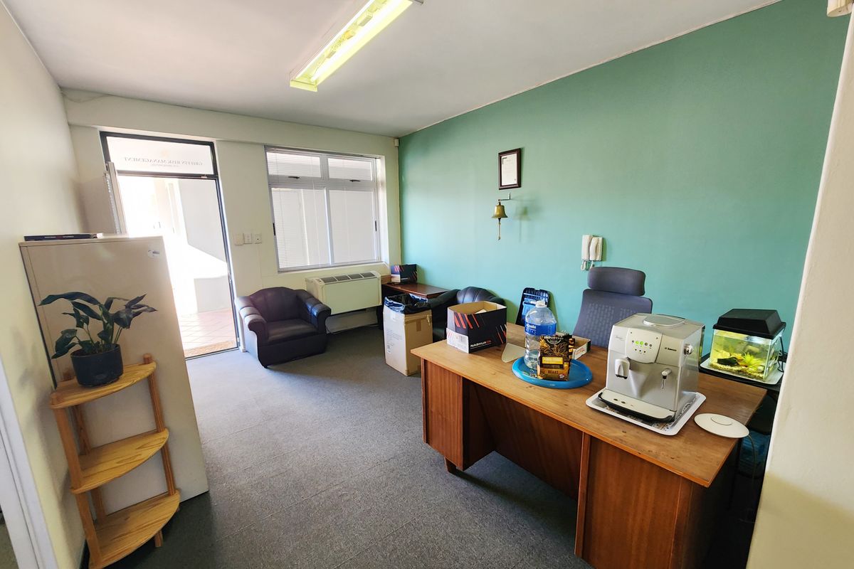 BRIGHT OPEN PLAN | FIRST FLOOR OFFICE | WESTLAKE SQUARE - Photo 3