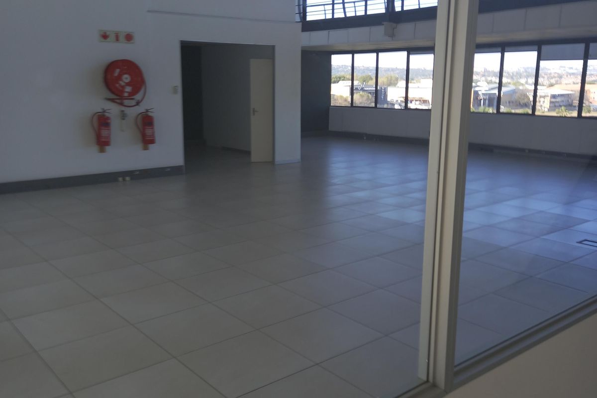 PRIME OFFICE SPACE TO LET NEXT TO KYALAMI RACE TRACK! - Photo 5