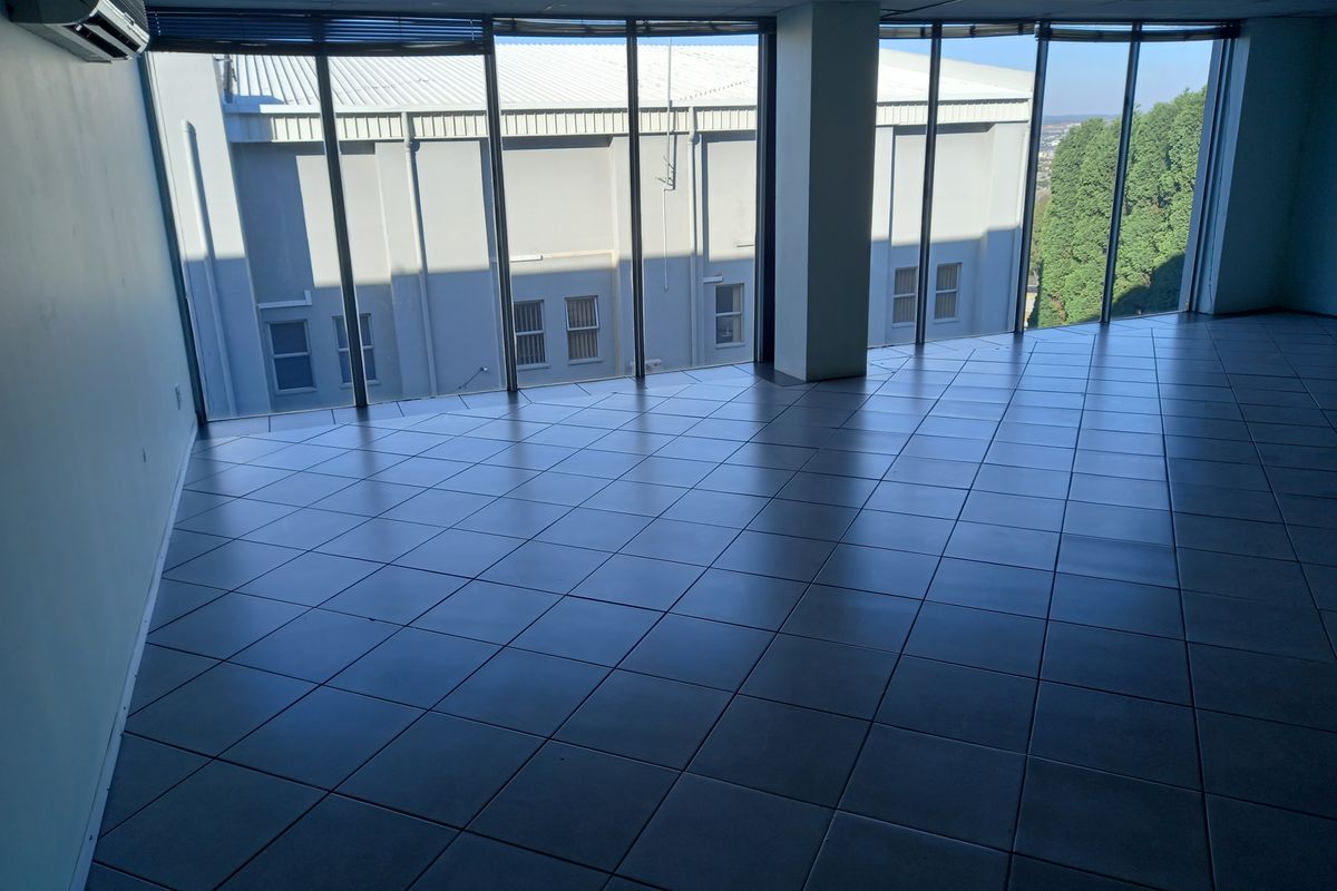 PRIME OFFICE SPACE TO LET NEXT TO KYALAMI RACE TRACK! - Photo 5
