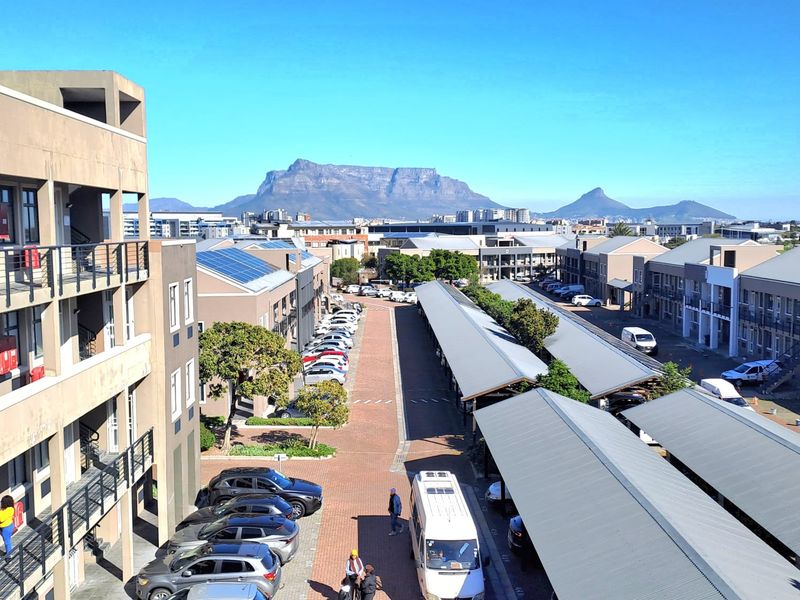 Modern Small Office Space To Let in Century City - Photo 2