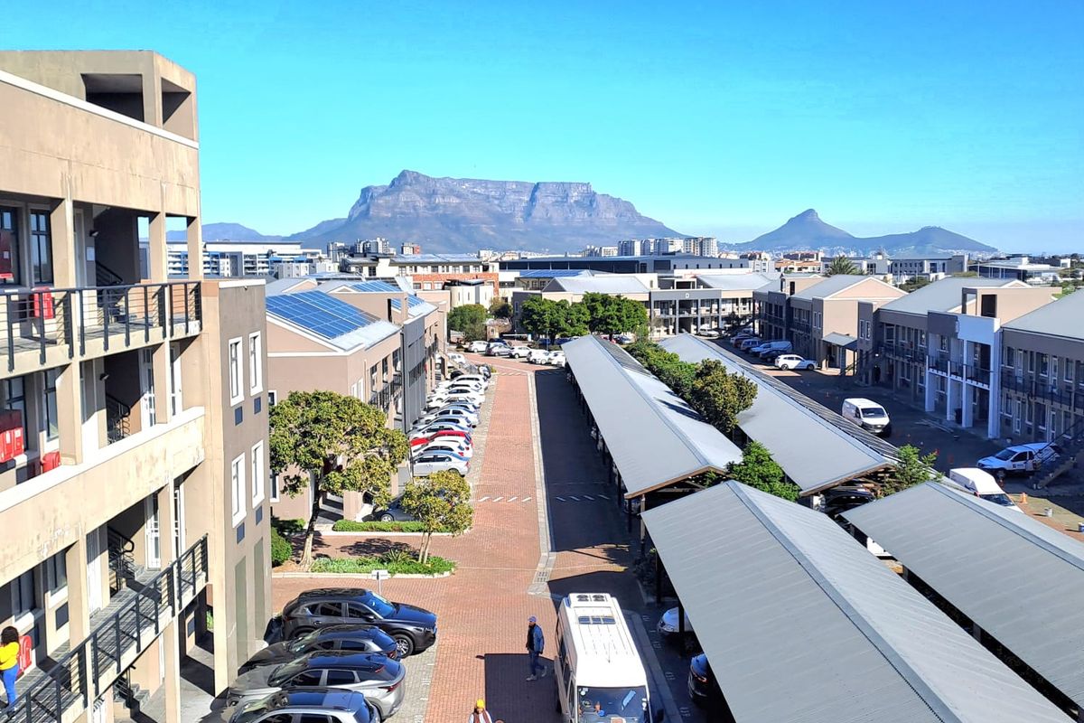 Modern Small Office Space To Let in Century City - Photo 2