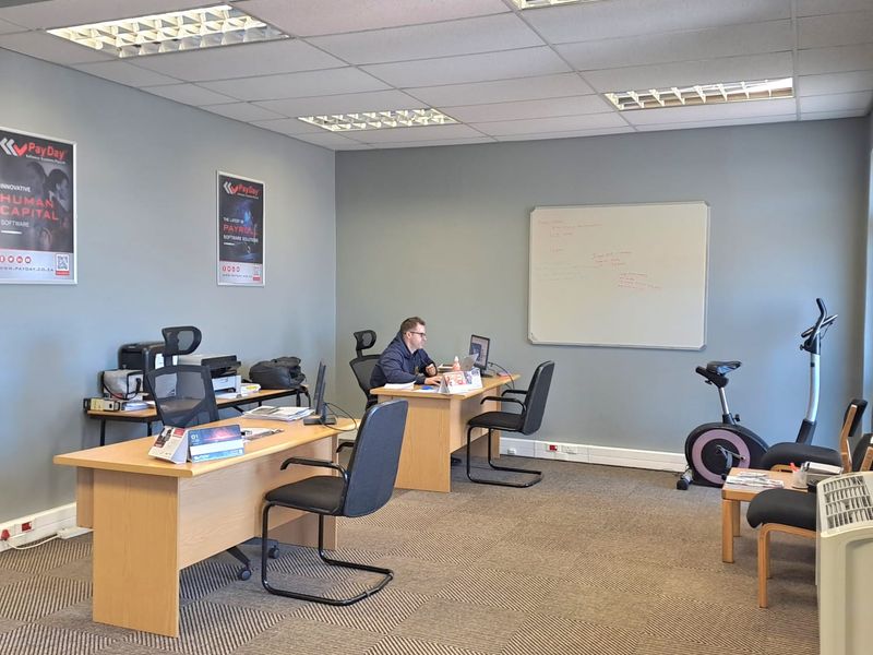 Modern Small Office Space To Let in Century City - Photo 4