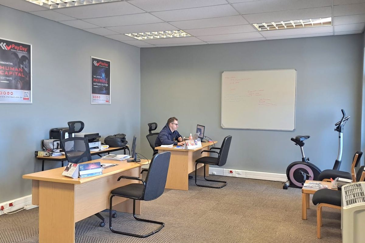 Modern Small Office Space To Let in Century City - Photo 4