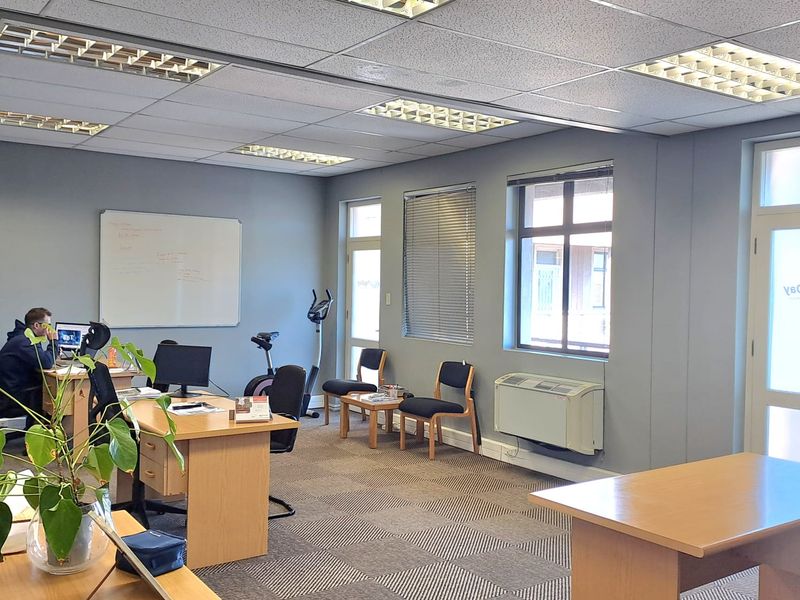 Modern Small Office Space To Let in Century City - Photo 3