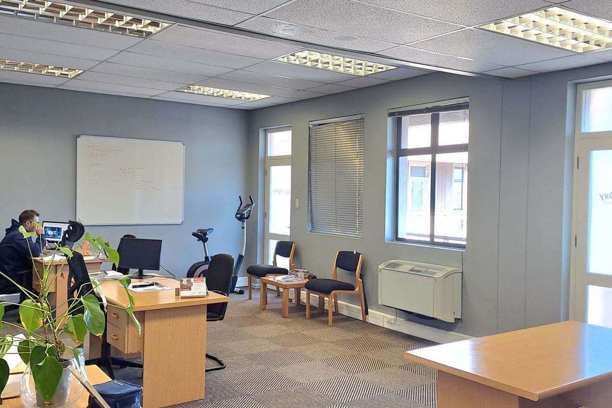 Modern Small Office Space To Let in Century City - Photo 3