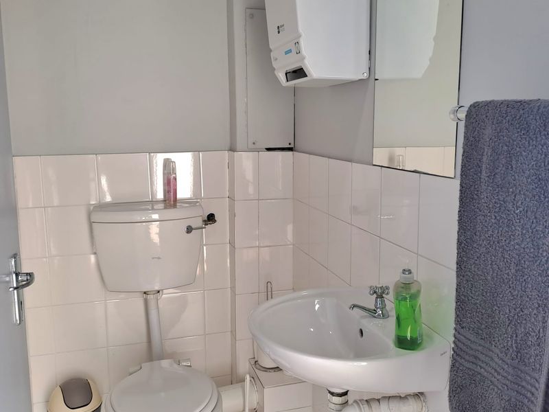 Modern Small Office Space To Let in Century City - Photo 10