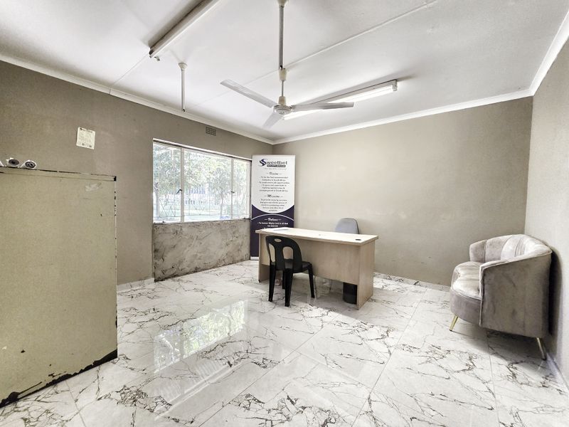 Huge Potential! - Photo 9