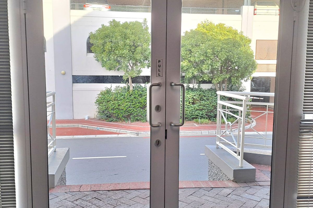 Ground Floor Office Space to let at Century Square - Photo 2