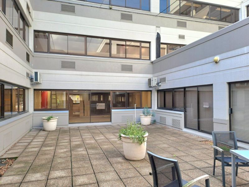 Prime 1st Floor Office Space to Let in Golf Park 1 - Photo 8