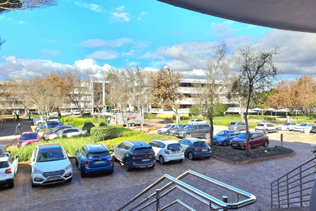 Prime 1st Floor Office Space to Let in Golf Park 1 - Photo 2