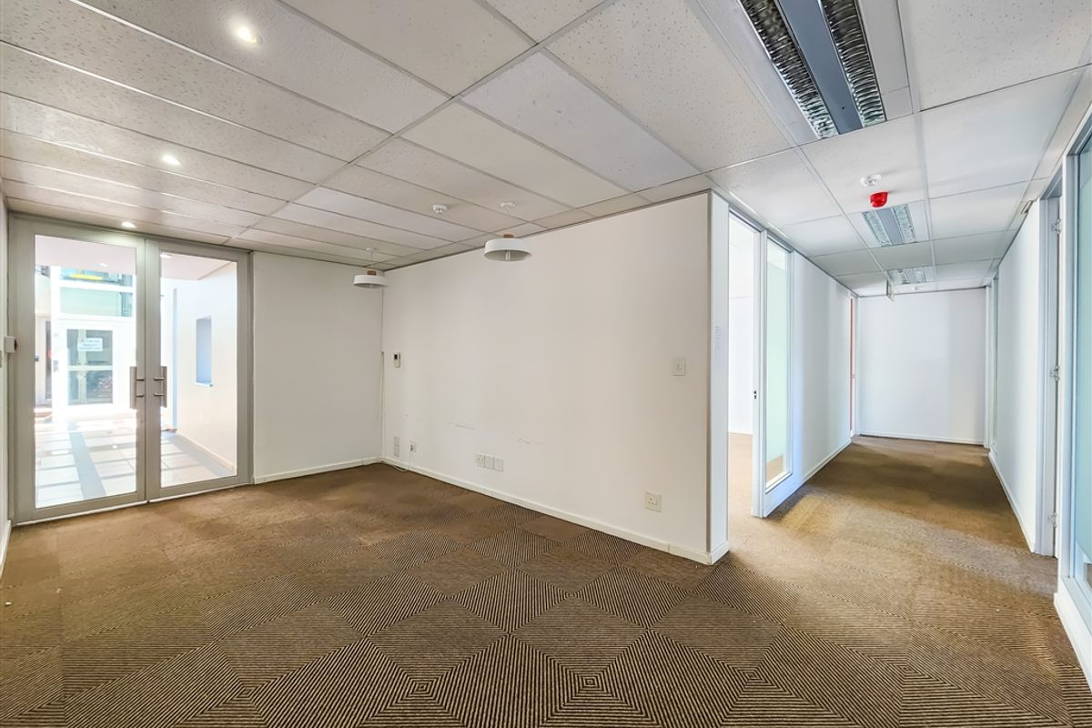175m2 Office to Let in Constantia Office Park - Photo 5