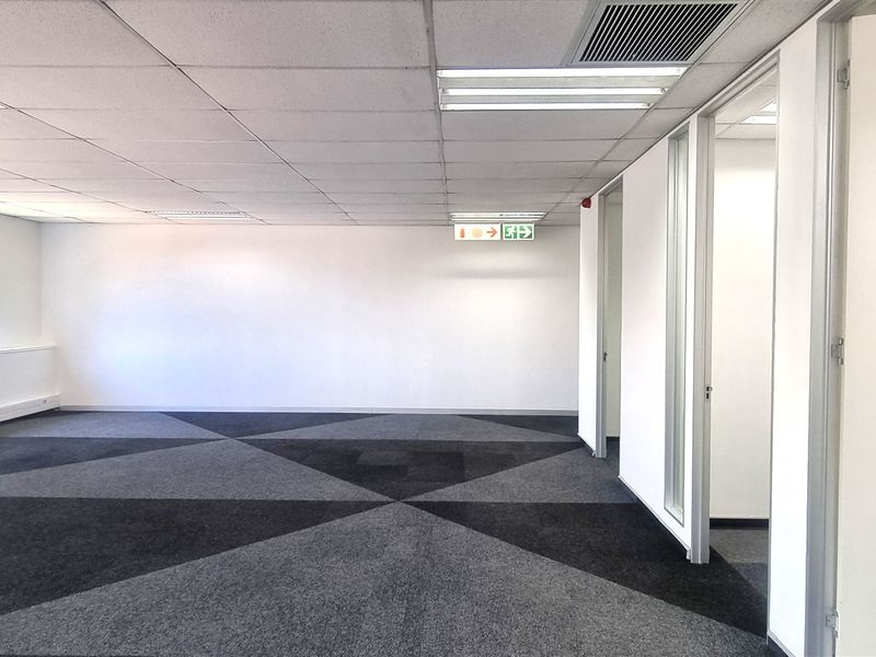 Office space to let in Hampton Office Park - Photo 10