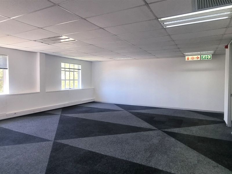 Office space to let in Hampton Office Park - Photo 9