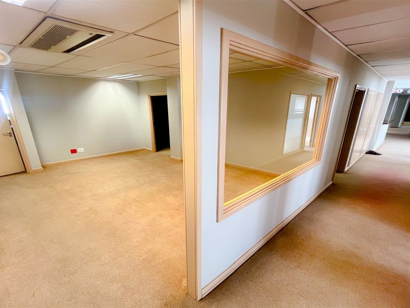 915m2 office space to let in Houghton Estate - Photo 4